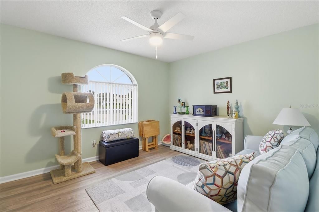 На продажу: $240,000 (2 спален, 2 ванн, 1232 Квадратных фут)