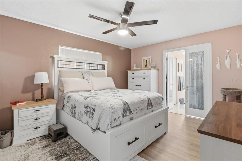 На продажу: $240,000 (2 спален, 2 ванн, 1232 Квадратных фут)