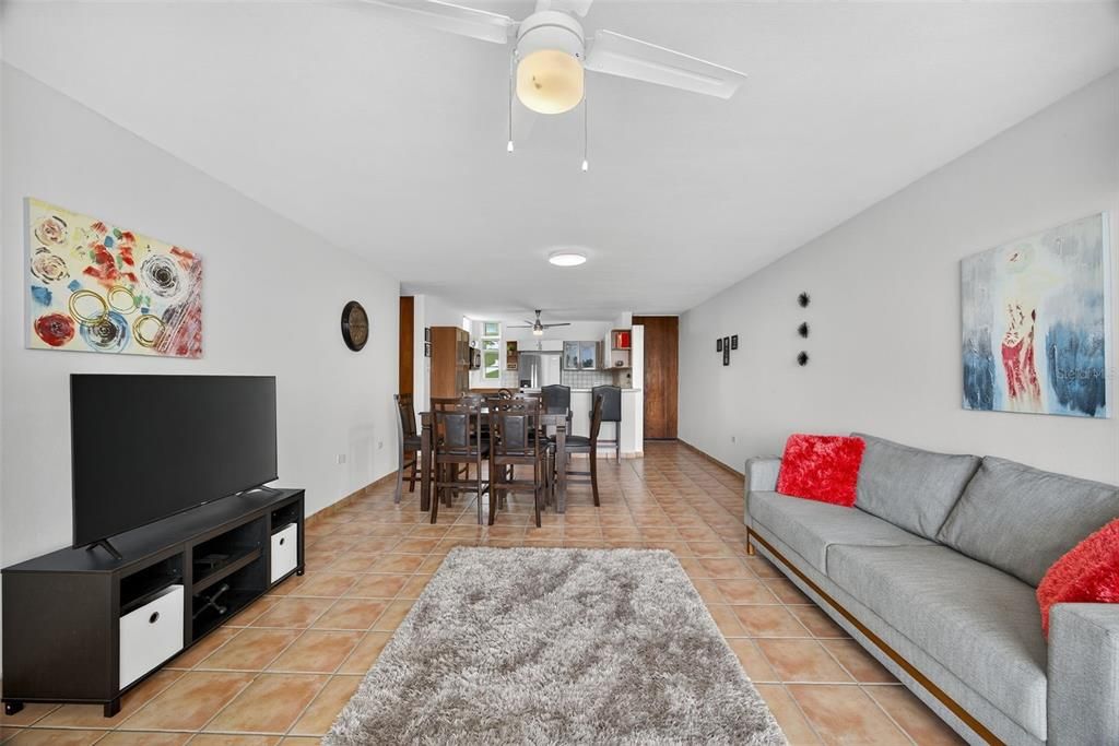 For Sale: $285,000 (3 beds, 2 baths, 1378.45 Square Feet)