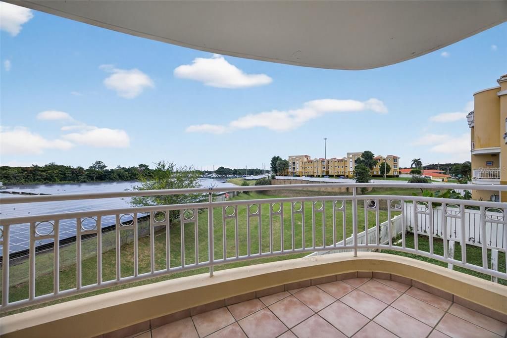 For Sale: $285,000 (3 beds, 2 baths, 1378.45 Square Feet)