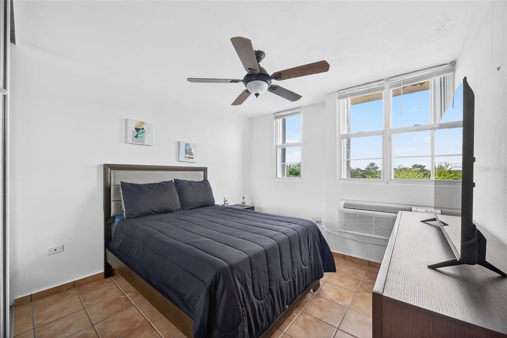 For Sale: $285,000 (3 beds, 2 baths, 1378.45 Square Feet)