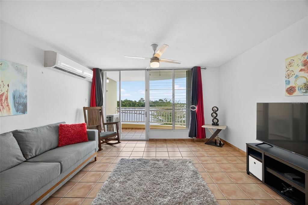 For Sale: $285,000 (3 beds, 2 baths, 1378.45 Square Feet)