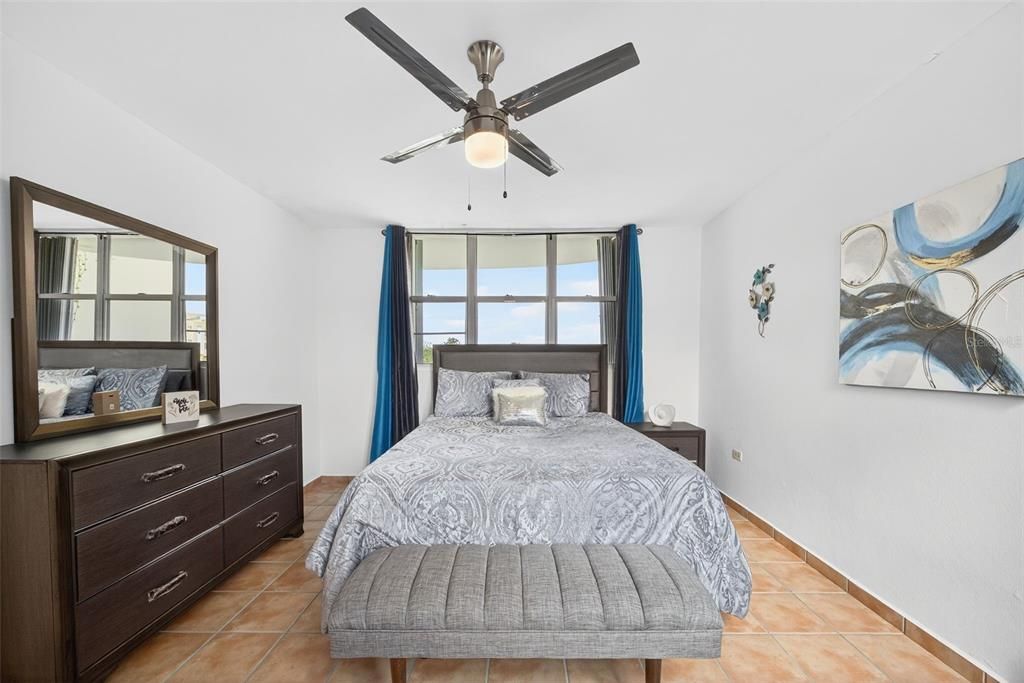 For Sale: $285,000 (3 beds, 2 baths, 1378.45 Square Feet)