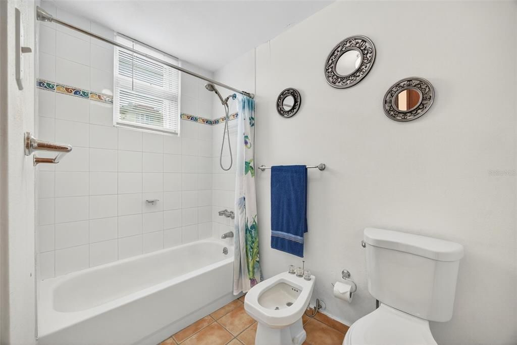 For Sale: $285,000 (3 beds, 2 baths, 1378.45 Square Feet)