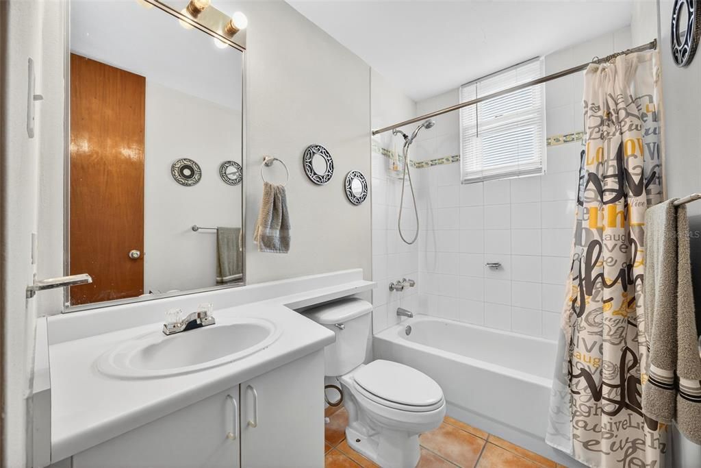 For Sale: $285,000 (3 beds, 2 baths, 1378.45 Square Feet)