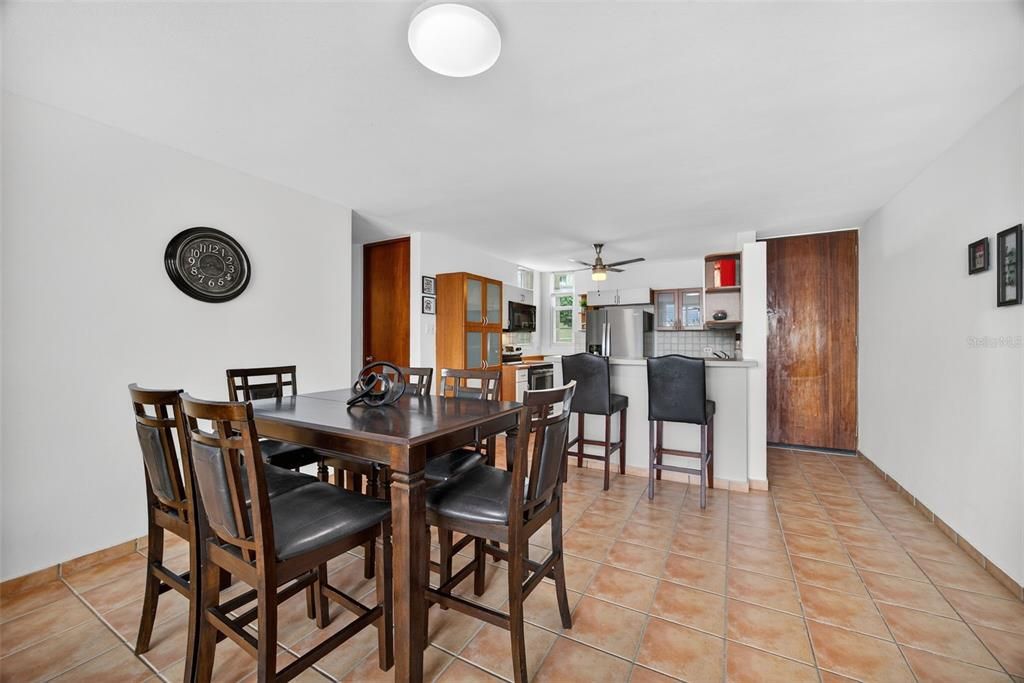 For Sale: $285,000 (3 beds, 2 baths, 1378.45 Square Feet)