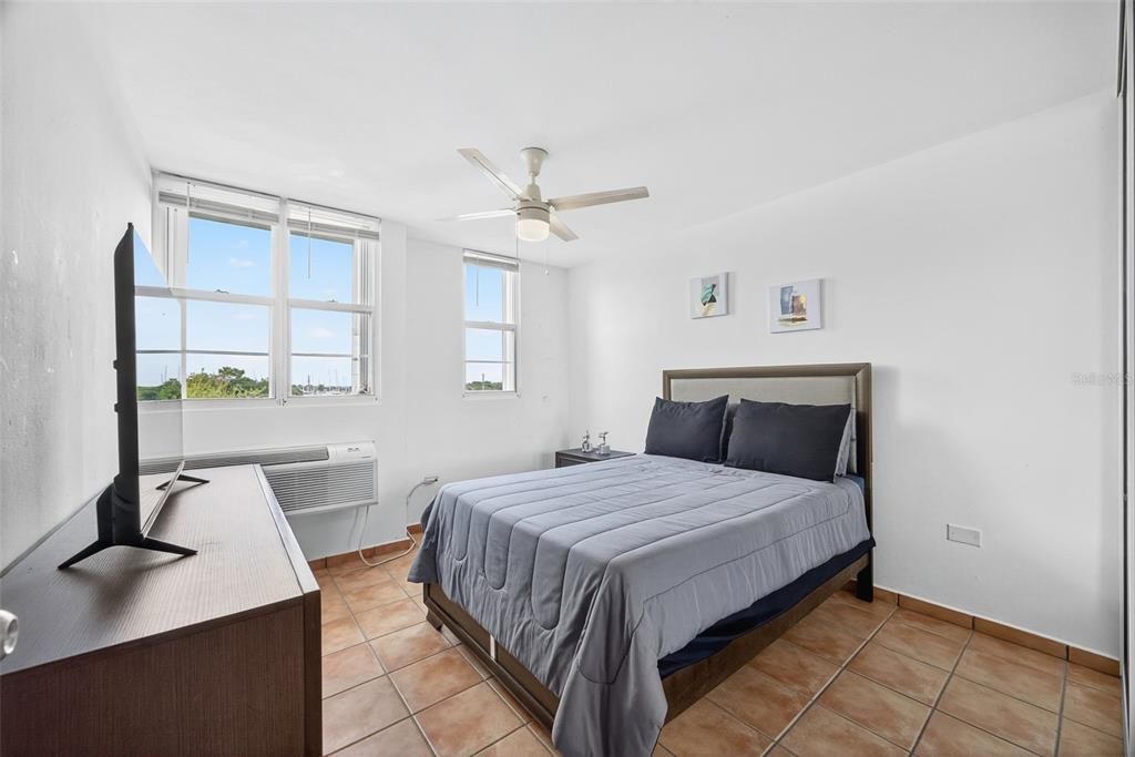 For Sale: $285,000 (3 beds, 2 baths, 1378.45 Square Feet)