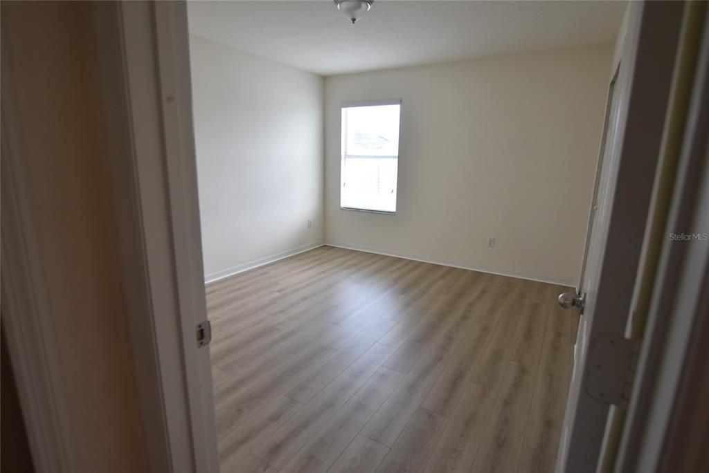 For Rent: $2,350 (4 beds, 2 baths, 1948 Square Feet)