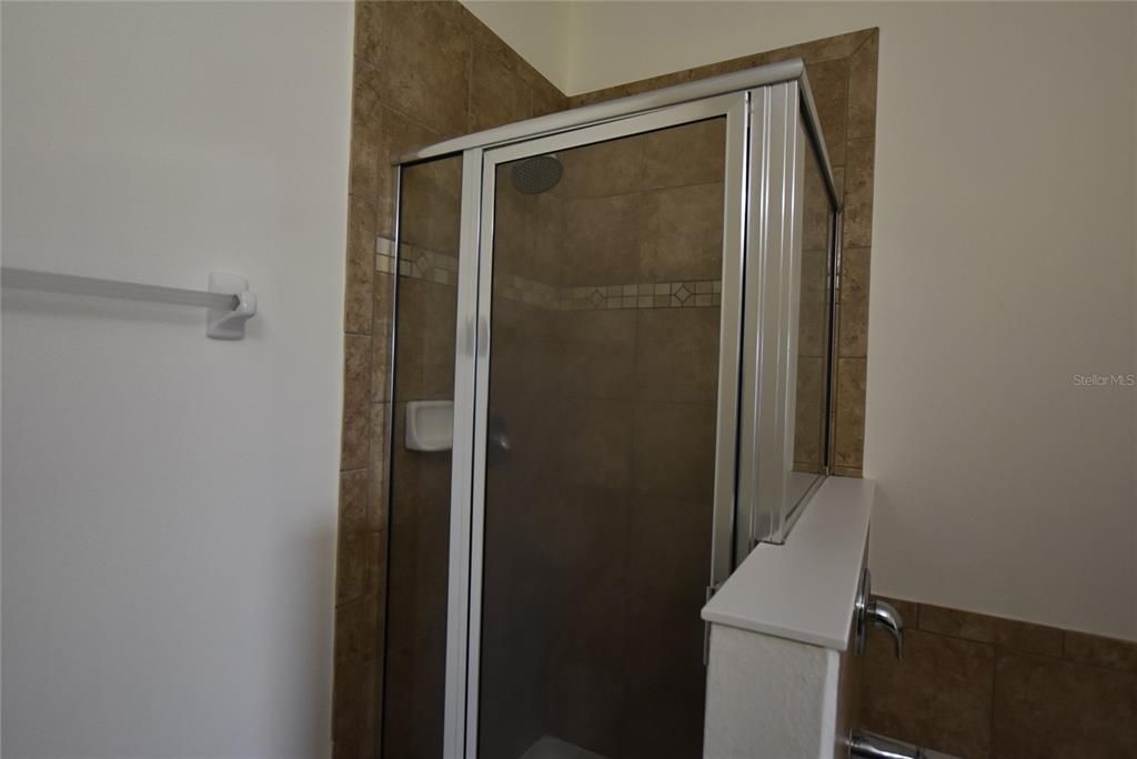 For Rent: $2,350 (4 beds, 2 baths, 1948 Square Feet)