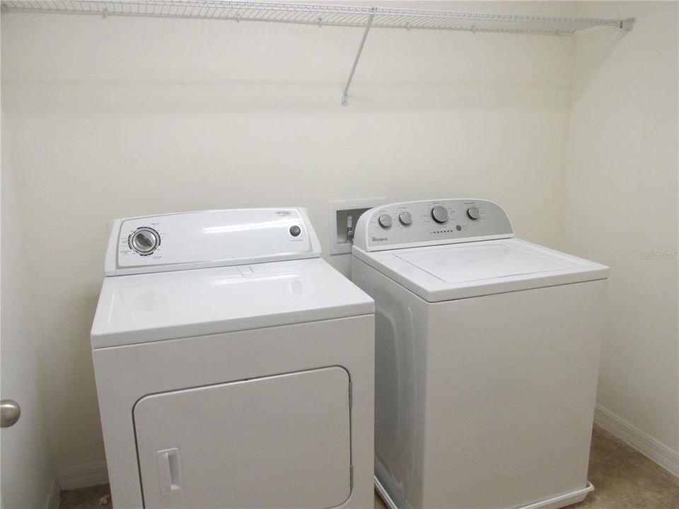 For Rent: $2,350 (4 beds, 2 baths, 1948 Square Feet)