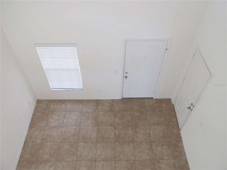 For Rent: $2,350 (4 beds, 2 baths, 1948 Square Feet)