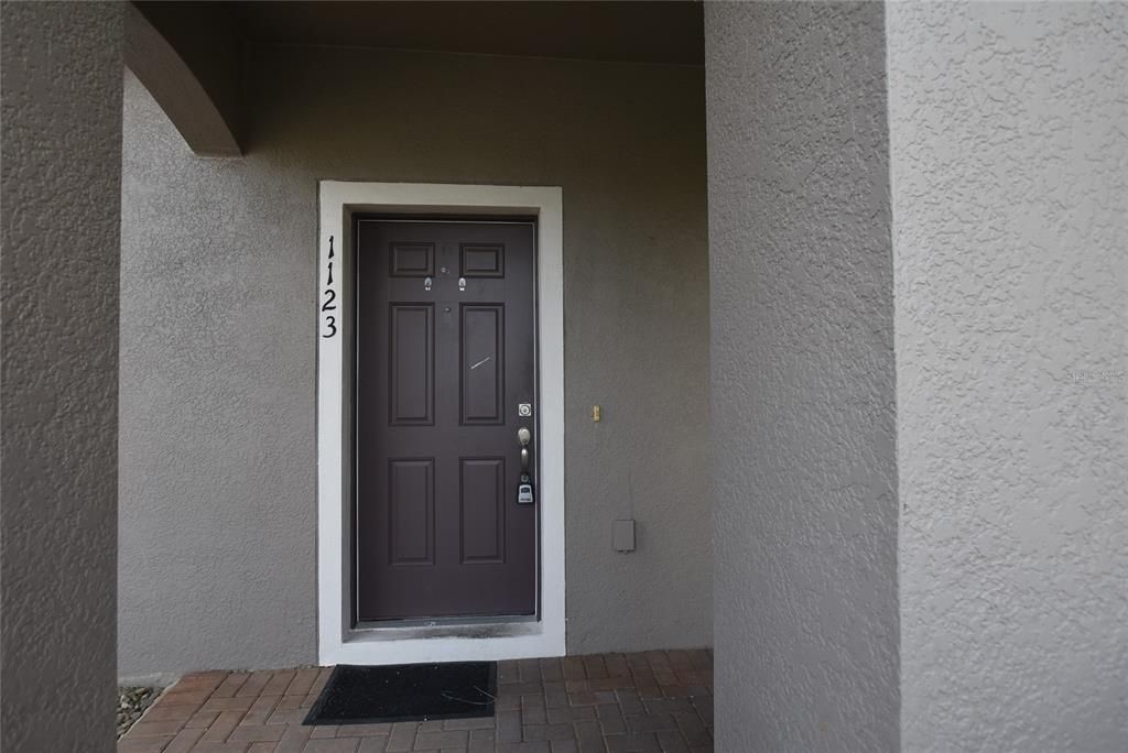 For Rent: $2,350 (4 beds, 2 baths, 1948 Square Feet)