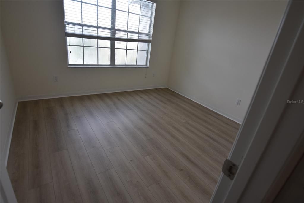 For Rent: $2,350 (4 beds, 2 baths, 1948 Square Feet)