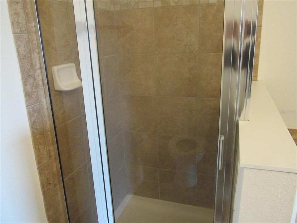 For Rent: $2,350 (4 beds, 2 baths, 1948 Square Feet)