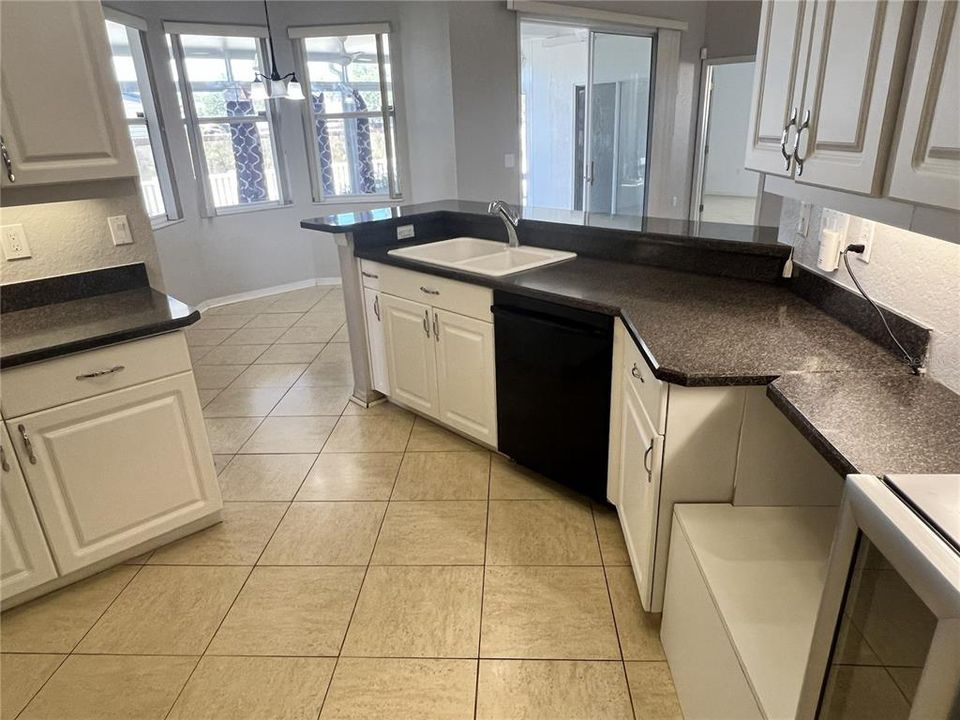 For Sale: $329,900 (3 beds, 2 baths, 2122 Square Feet)