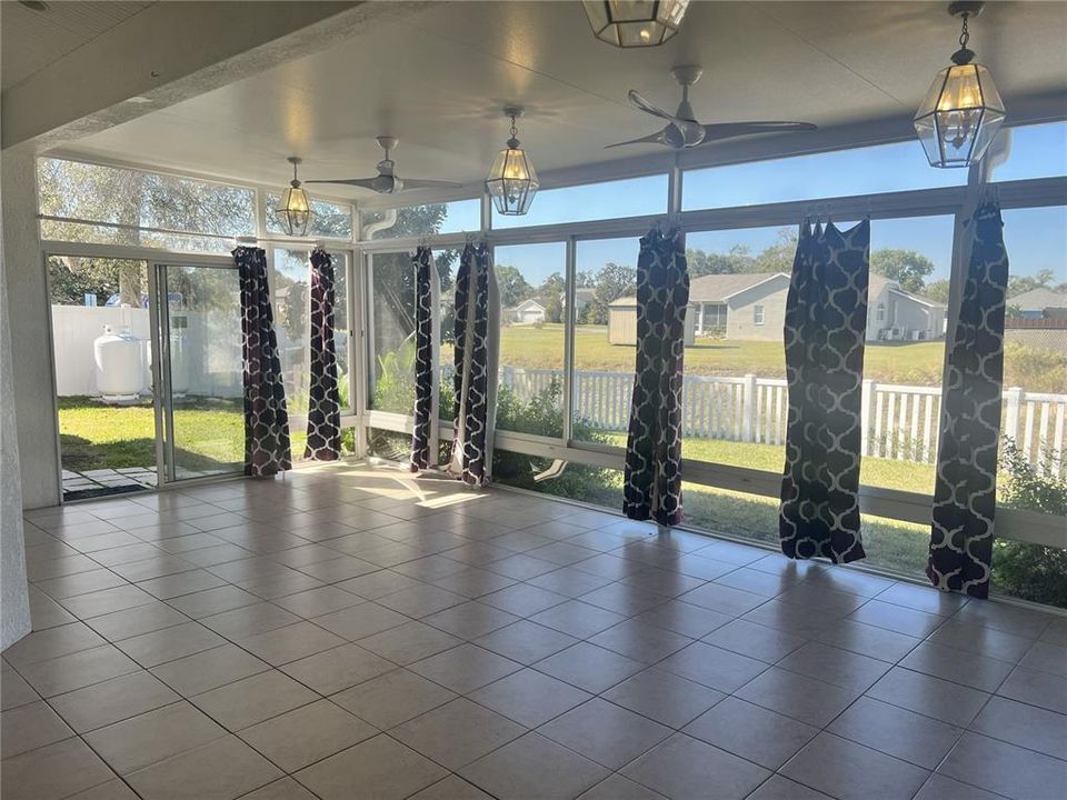 For Sale: $329,900 (3 beds, 2 baths, 2122 Square Feet)