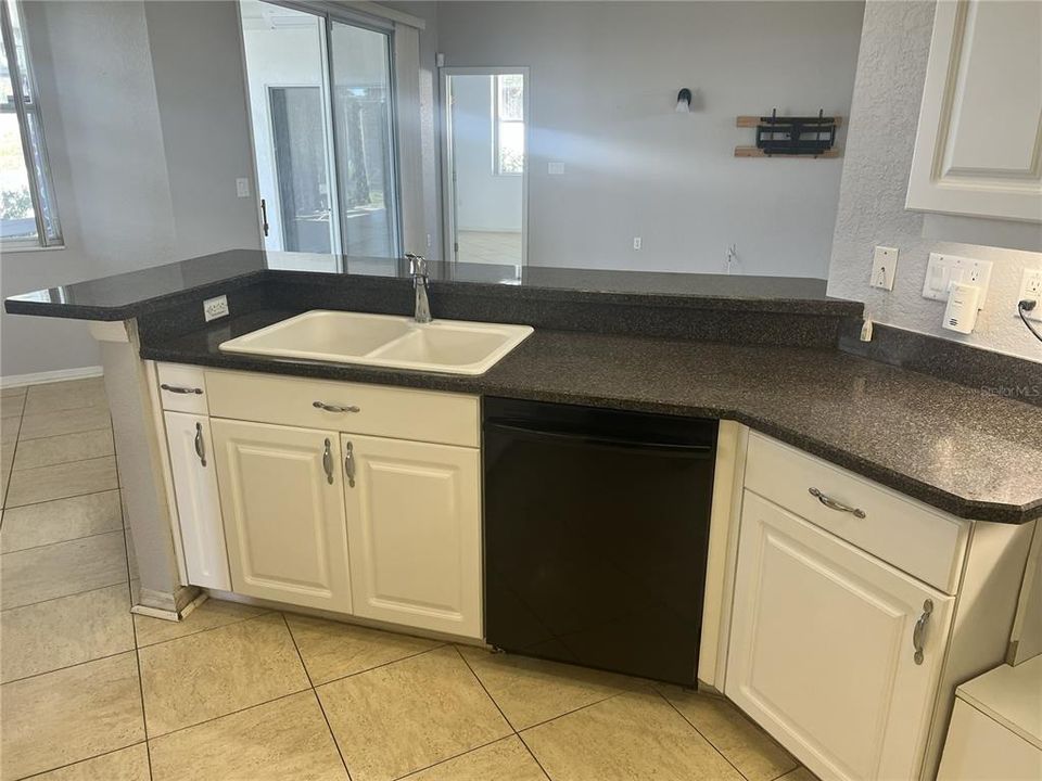 For Sale: $329,900 (3 beds, 2 baths, 2122 Square Feet)