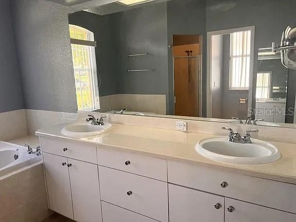 For Sale: $329,900 (3 beds, 2 baths, 2122 Square Feet)