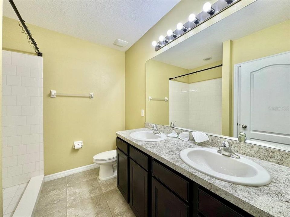 For Rent: $2,300 (3 beds, 2 baths, 1704 Square Feet)