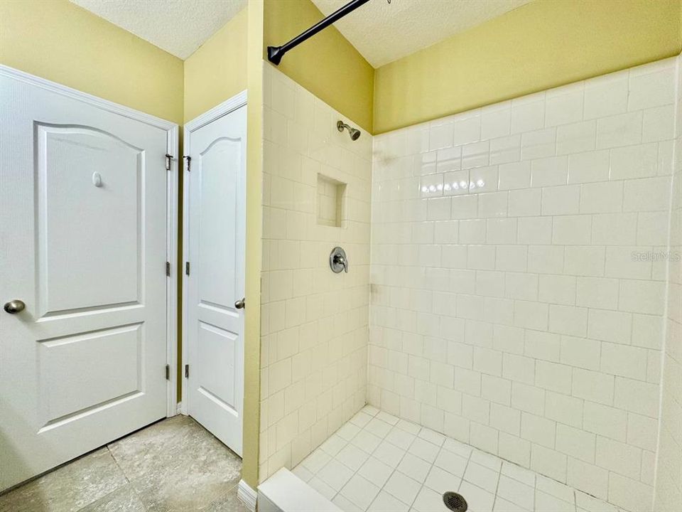 For Rent: $2,300 (3 beds, 2 baths, 1704 Square Feet)