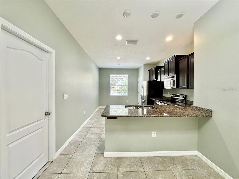 For Rent: $2,300 (3 beds, 2 baths, 1704 Square Feet)