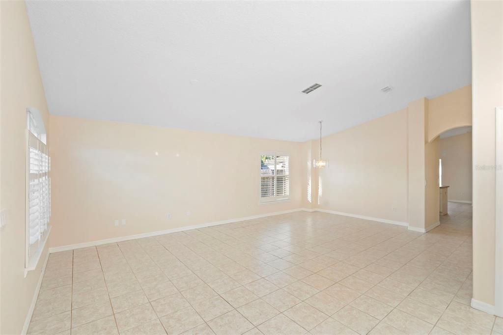 合同活跃: $388,000 (3 贝兹, 2 浴室, 1790 平方英尺)