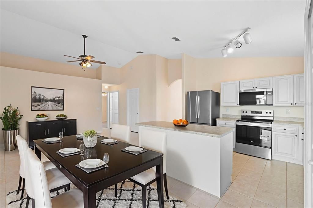 合同活跃: $388,000 (3 贝兹, 2 浴室, 1790 平方英尺)