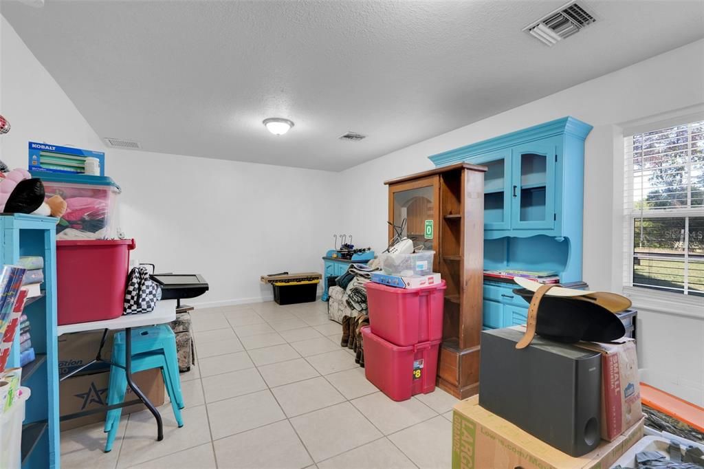 For Sale: $650,000 (6 beds, 3 baths, 3164 Square Feet)