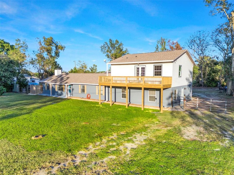 For Sale: $650,000 (6 beds, 3 baths, 3164 Square Feet)