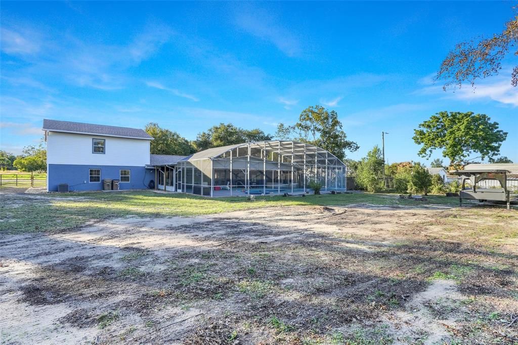 For Sale: $650,000 (6 beds, 3 baths, 3164 Square Feet)