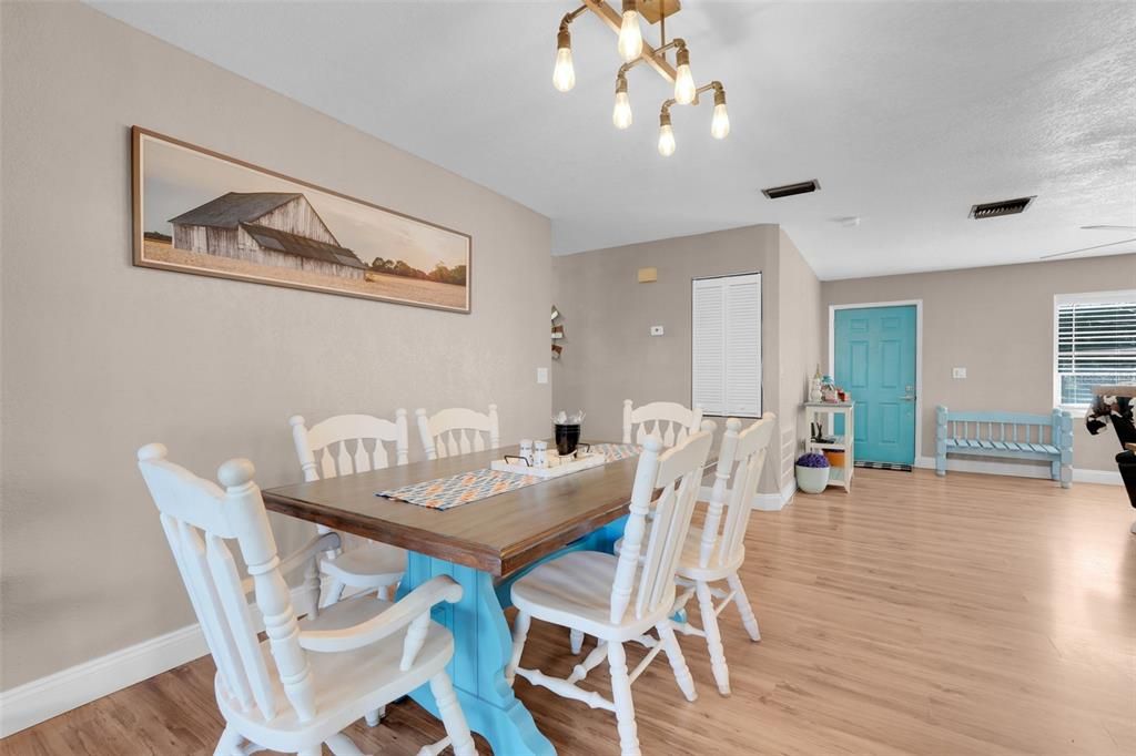 For Sale: $650,000 (6 beds, 3 baths, 3164 Square Feet)