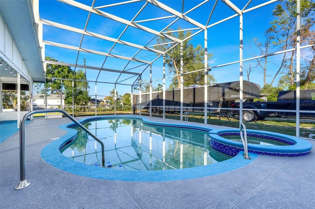 For Sale: $650,000 (6 beds, 3 baths, 3164 Square Feet)