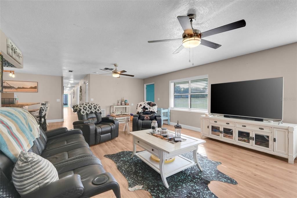 For Sale: $650,000 (6 beds, 3 baths, 3164 Square Feet)