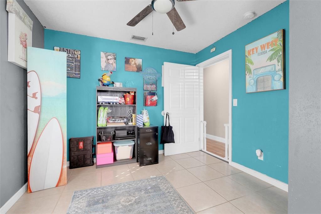 For Sale: $650,000 (6 beds, 3 baths, 3164 Square Feet)