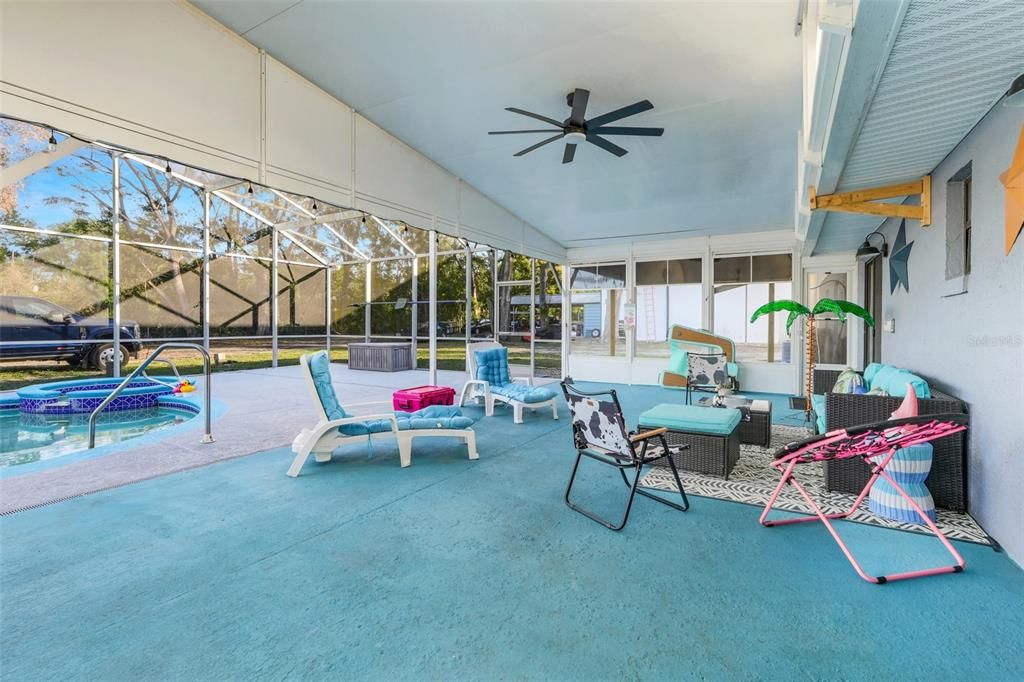 For Sale: $650,000 (6 beds, 3 baths, 3164 Square Feet)