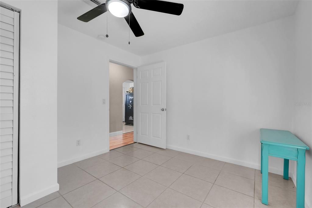 For Sale: $650,000 (6 beds, 3 baths, 3164 Square Feet)