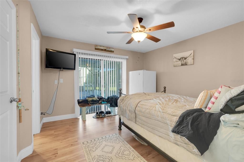 For Sale: $650,000 (6 beds, 3 baths, 3164 Square Feet)