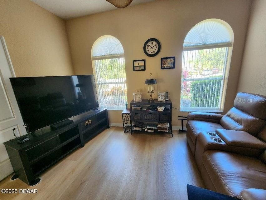 En Venta: $525,000 (3 camas, 2 baños, 2059 Pies cuadrados)