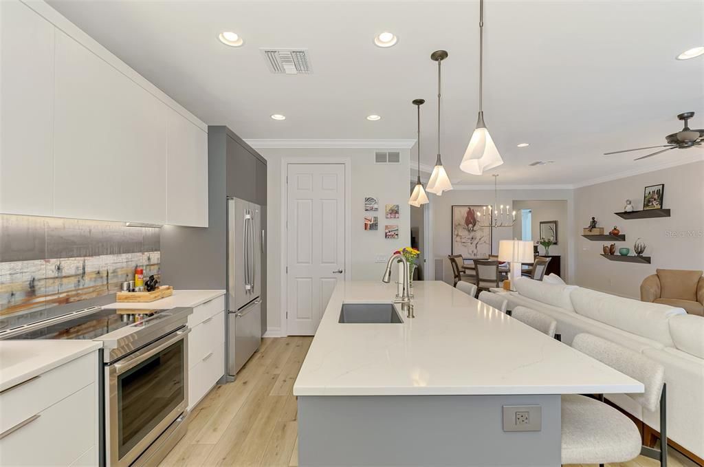 Active With Contract: $674,900 (3 beds, 2 baths, 1907 Square Feet)