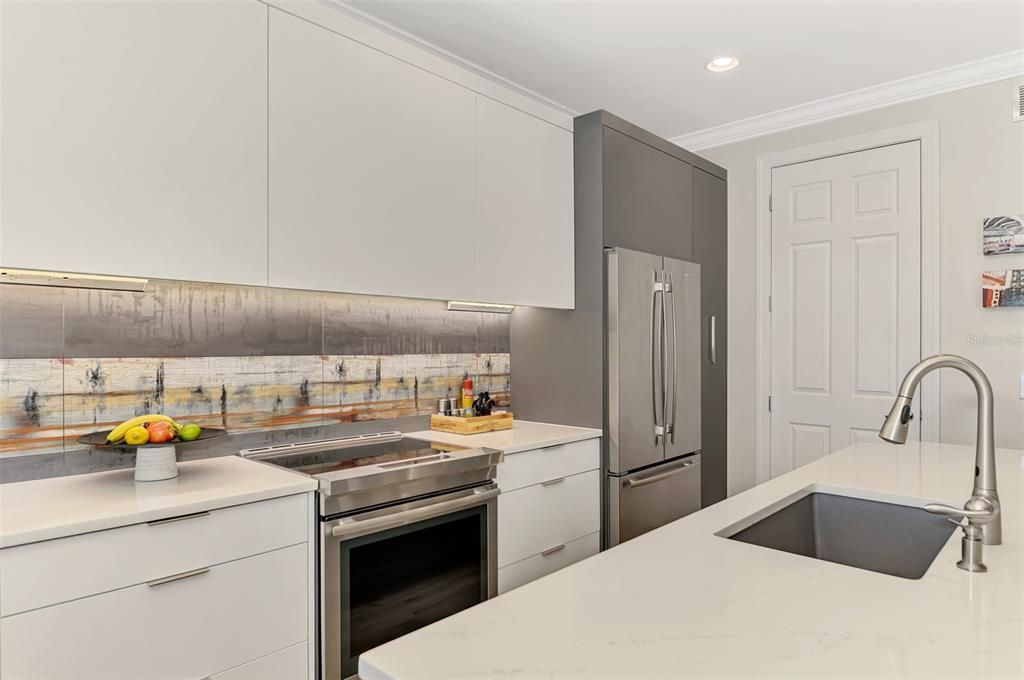 Active With Contract: $674,900 (3 beds, 2 baths, 1907 Square Feet)