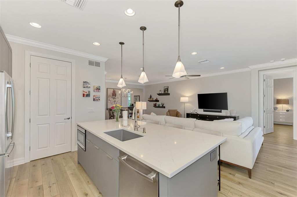 Active With Contract: $674,900 (3 beds, 2 baths, 1907 Square Feet)