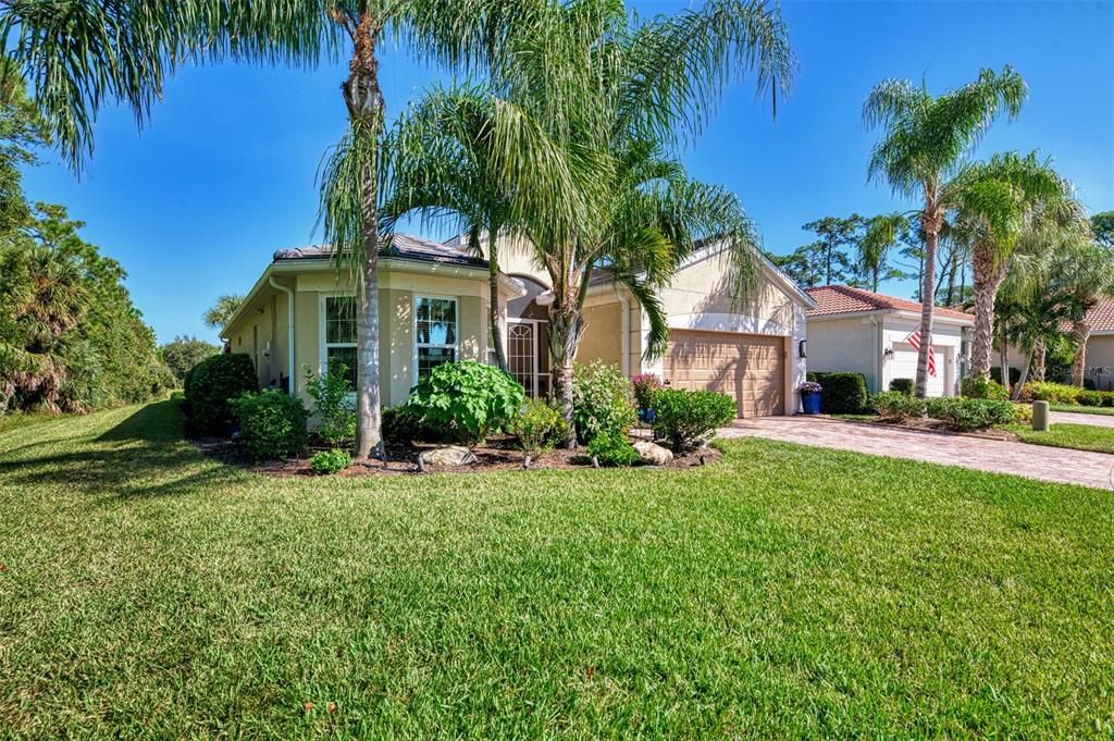 Active With Contract: $674,900 (3 beds, 2 baths, 1907 Square Feet)