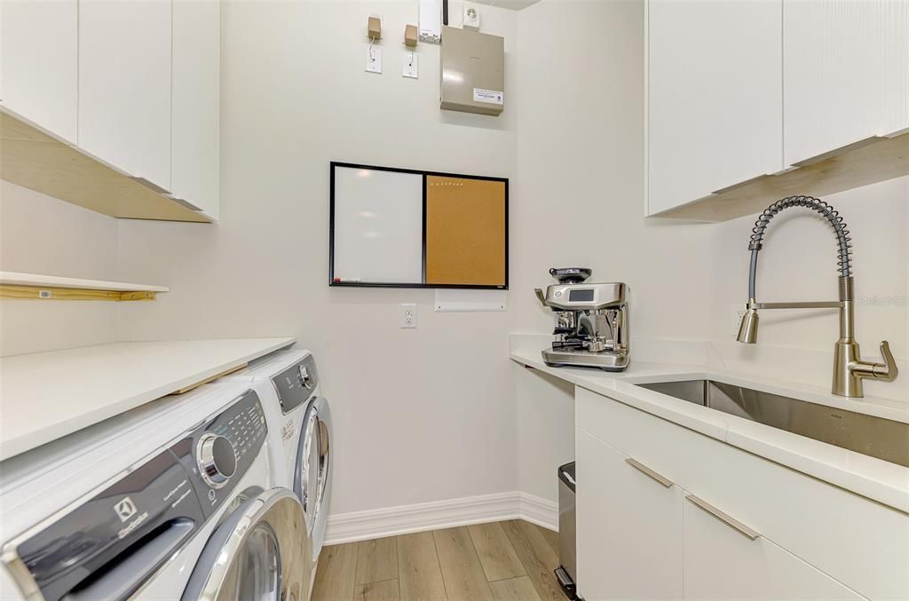 Active With Contract: $674,900 (3 beds, 2 baths, 1907 Square Feet)