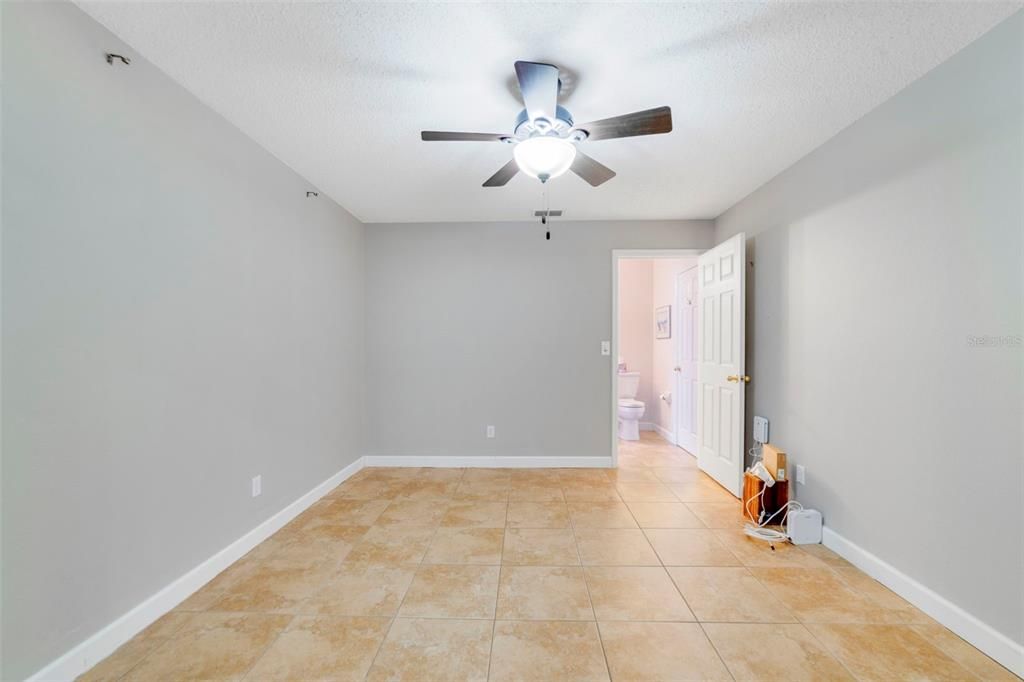 На продажу: $400,000 (3 спален, 2 ванн, 1870 Квадратных фут)