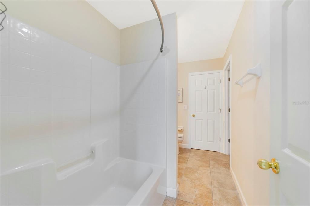 На продажу: $400,000 (3 спален, 2 ванн, 1870 Квадратных фут)