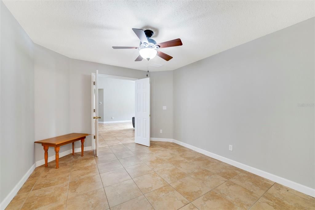 На продажу: $400,000 (3 спален, 2 ванн, 1870 Квадратных фут)