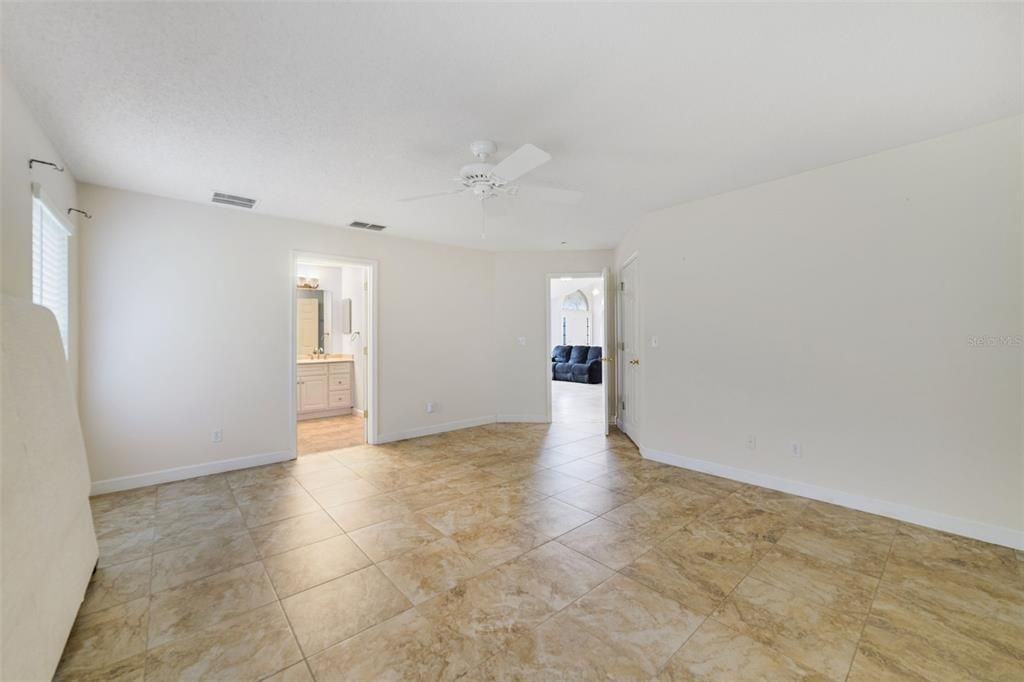 На продажу: $400,000 (3 спален, 2 ванн, 1870 Квадратных фут)