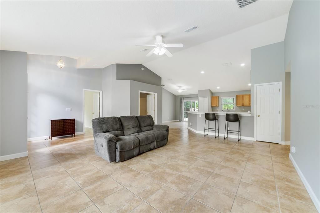 На продажу: $400,000 (3 спален, 2 ванн, 1870 Квадратных фут)