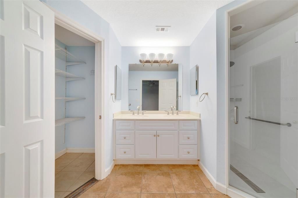 На продажу: $400,000 (3 спален, 2 ванн, 1870 Квадратных фут)