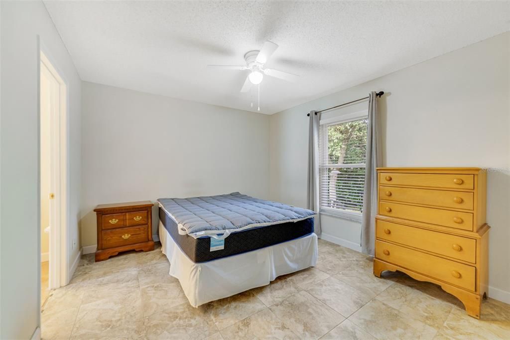 На продажу: $400,000 (3 спален, 2 ванн, 1870 Квадратных фут)